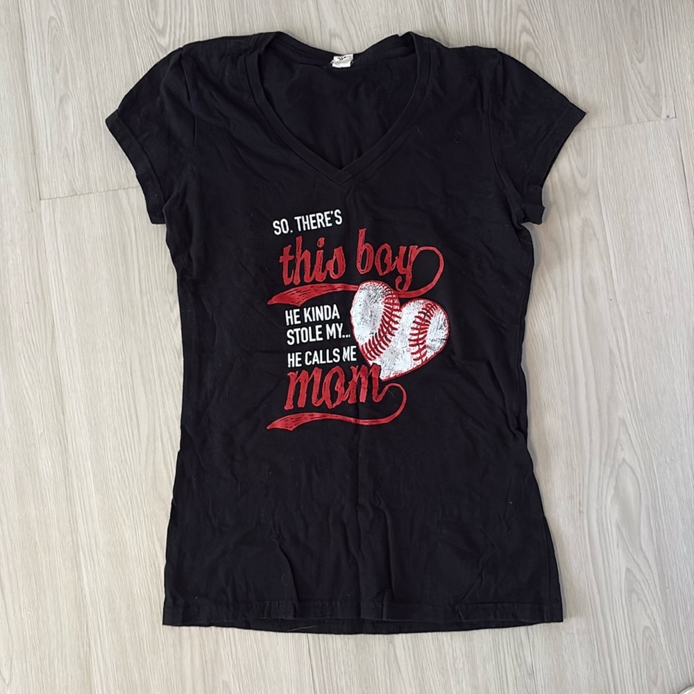 🛍 Baseball mom t-shirt size M